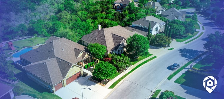 Aerial view of residential homes in Florida, representing remote land investing in the US by foreign investors.